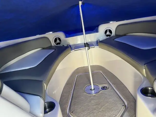 2006 Sea Ray 240 Sundeck in Powerboats & Motorboats in Trenton - Image 8