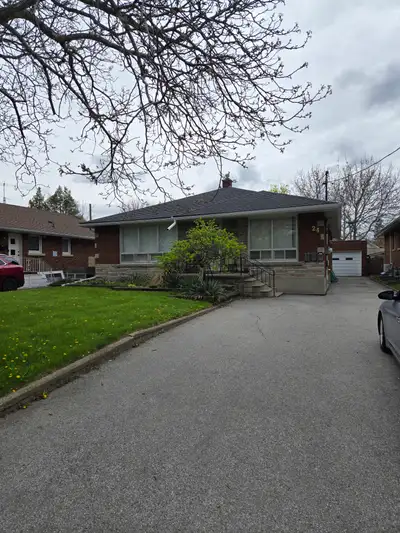 FOR RENT - $1,399 + HYDRO monthly... AVAILABLE NOW!!! Large, modest 1 bedroom unit in a well-maintai...