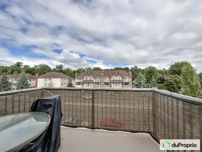 A qui la chance? Devenez propriétaire pour moins cher qu'un loyer! Magnifique CONDO, au dernier étag...