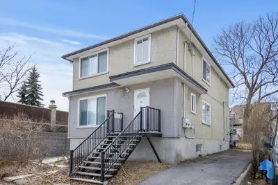 Appartement 3½ à louer | 67-1 rue Lois Prix : 1250 $/mois Disponible : 1er Aout 2026 Inclusions : -...
