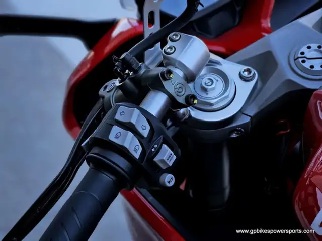 2023 Ducati Supersport 950 Ducati Red in Sport Bikes in Oshawa / Durham Region - Image 16