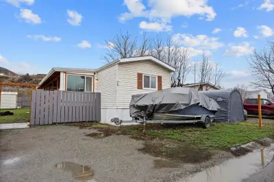 Check out this wonderful 2 bedroom, 2 bathroom modular home located in Leonard Estates from 1998. Lo...