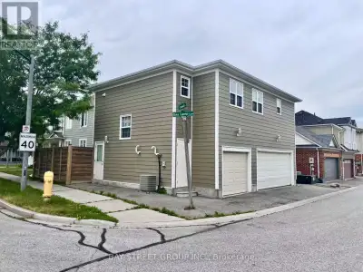 COACH HOUSE - 30 ROCKING HORSE STREET Markham (Cornell), Ontario