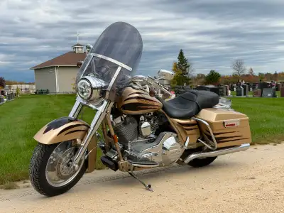 2003 Harley Davidson Road King Screamin Eagle CVO 100th Anniversary Edition 103ci / 1687cc 5 speed t...
