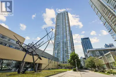 Defined by convenience, energy, and views, this one-of-a-kind 1,220 sq. ft. corner suite blends down...