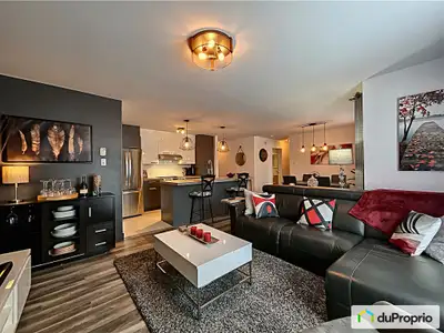 Magnifique condo moderne, vaste, lumineux, dans un environnement fonctionnel et situé dans un quarti...