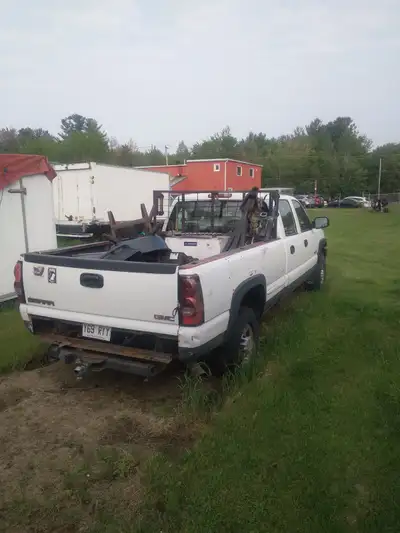 chevrolet silverado 2006 a vendre 2000$ a trous rivieres pour piece ou route transmission rebuilt 6...