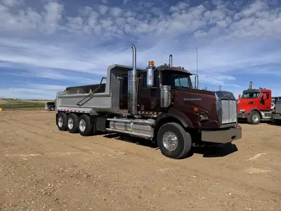 2015 Western Star 4900 Tri Drive Dump Truck with 20 foot gravel box KMS: 260,515 HRS: 11,169 Engine:...