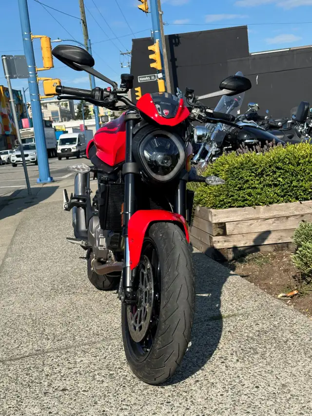 2023 Ducati Monster 937 Red in Street, Cruisers & Choppers in Vancouver - Image 4