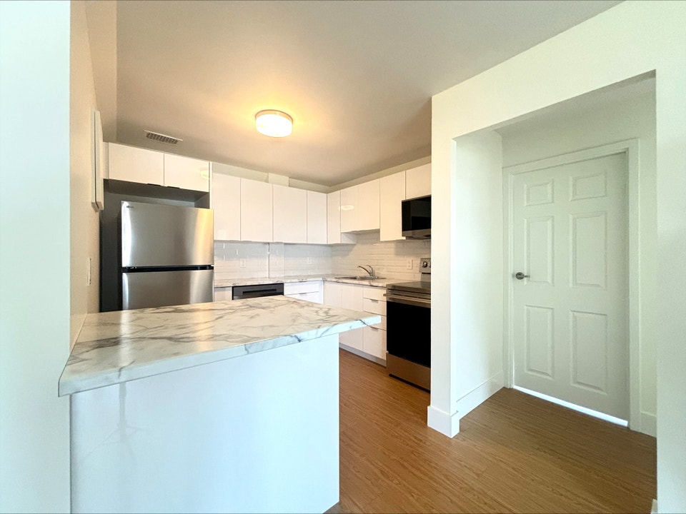 BEAUTIFUL 2BD UNITS NEWLY RENOVATED READY OCT 1ST! 4