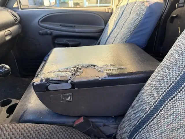 2001 DODGE RAM 3500 in Heavy Trucks in Saskatoon - Image 17