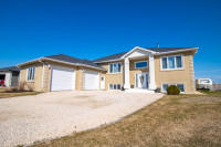 6 bdrm, 3.5 bath home with 4000+ overall sq. ft. in Steinbach!