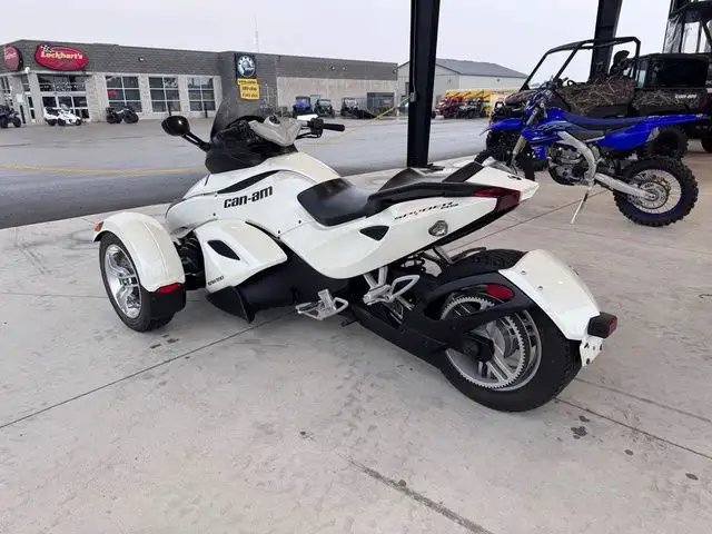 2012 Can-Am Spyder RS - SE5 in Sport Bikes in Norfolk County - Image 5