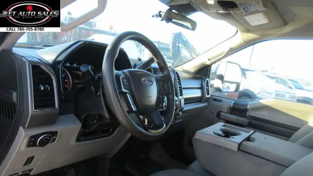 2020 Ford F-250 CREW CAB FLAT DECK in Heavy Trucks in Vancouver - Image 8