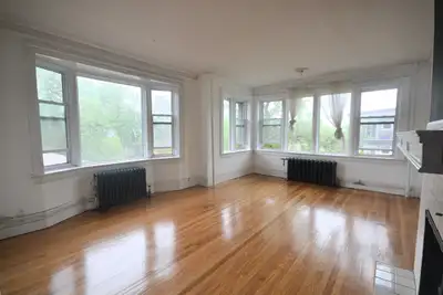 One Month Free Rent! Contact Resident Manager Kathy (204) 996-5894 to arrange a viewing! This suite...