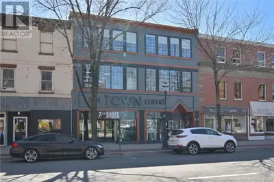 Multiple Prime downtown office spaces available!!!! Details on each space below! Unit 220: 1,300 sqf...
