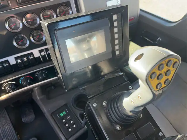 2016 Kenworth T800 in Heavy Trucks in Calgary - Image 16