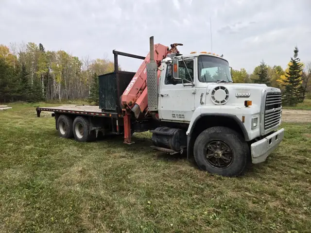 1990 Ford T/A Day Cab Picker Truck L8000 in Heavy Trucks in Calgary - Image 3