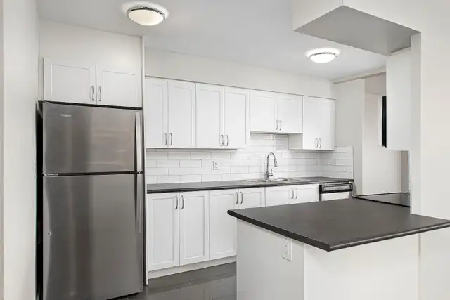 1 Bedroom Apartment for Rent - 79 Thorncliffe Park Dr in Long Term Rentals in Markham / York Region - Image 5