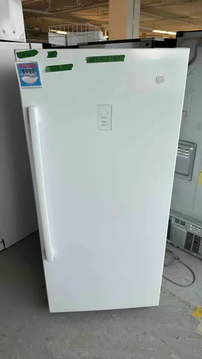 2436-Congelateur GE FUF14DLRCWW White Freezer, View more