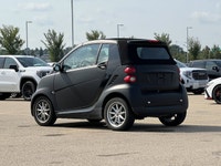 HEATED FRONT SEATS, LEATHER STEERING WHEEL, TRACTION CONTROL, STABILITY CONTROL, CLIMATE CONTROL Cru... (image 5)
