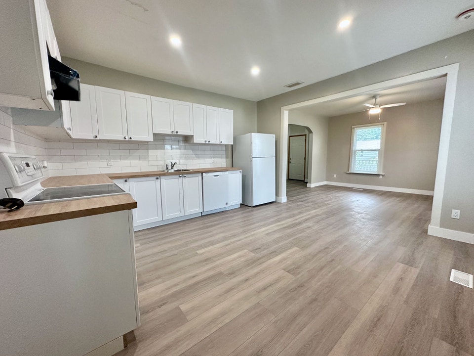 83 Green Street - 1 bed rental in central Deseronto! 3