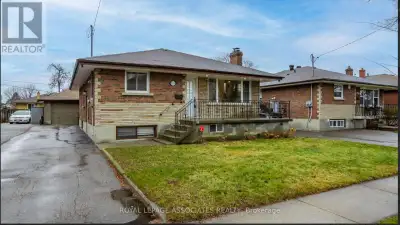 Walking Distance To Oshawa Centre. Great Schools Nearby And Minutes From The 401 For An Easy Commute...