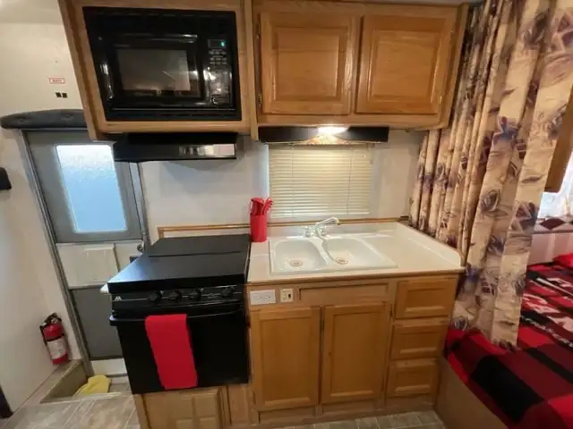 2003 Adventurer LP Class C Adventurer 22RB in RVs & Motorhomes in Edmonton - Image 13