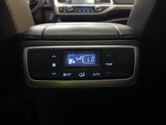 2017 Toyota Highlander XSE, AWD, Captain Seats, No Accident in Cars & Trucks in Edmonton - Image 24