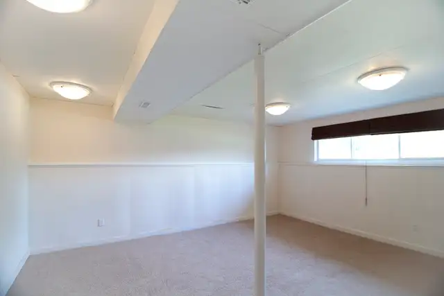 11 Fitzgerald Ave. 5 Bed 2 Bath Downtown Fenced yard in Long Term Rentals in Fort McMurray - Image 12