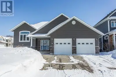 Welcome to 66 Foxborough Trail, an impressive executive residence set within one of the city's most...