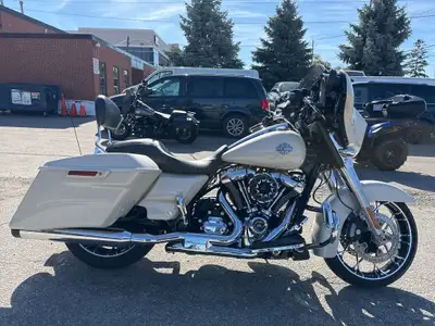 Check out this 2022 CANADIAN Harley-Davidson Street Glide Special 114cu with only 19,316kms. Be sure...