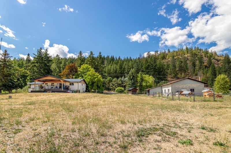 3314 CRESTVIEW ROAD Creston, British Columbia Houses for Sale