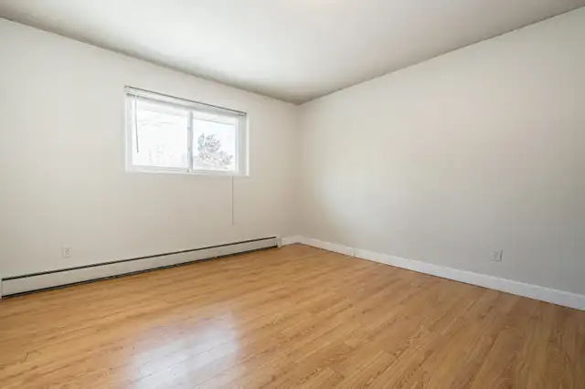 Student Rooms Available Steps From Laurier!! - Furnished Rooms!! in Room Rentals & Roommates in Kitchener / Waterloo - Image 11
