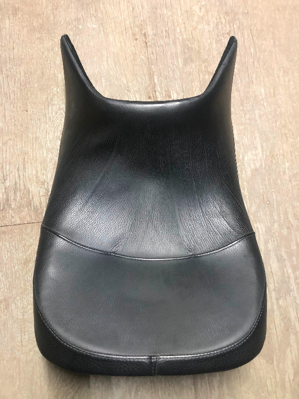 Yamaha FJ 1300 motorcycle Corbin seat in Motorcycle Parts & Accessories in Timmins - Image 2