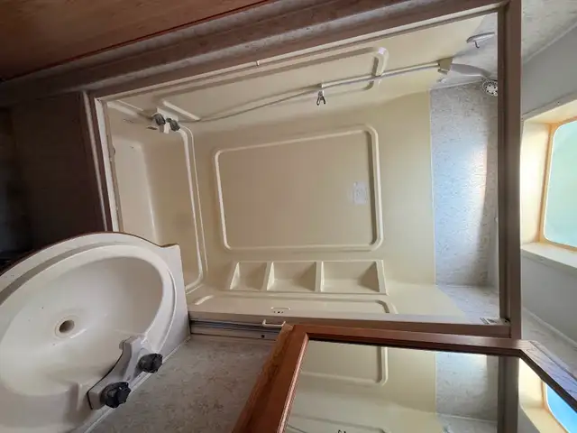 Very clean excellent condition outside and inside winterized RV in RVs & Motorhomes in Saint John - Image 6