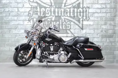 Great bang for the buck on an M8 Touring bike under $15k! 2018 Road King FLHR for sale with just ove...