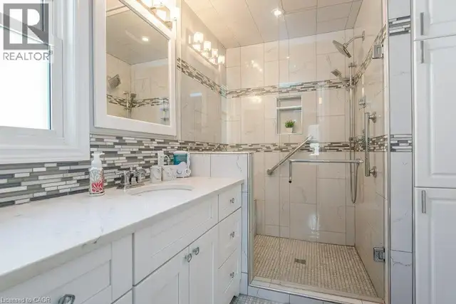 108 QUEENSWAY Drive St. Jacobs, Ontario in Houses for Sale in Kitchener / Waterloo - Image 24