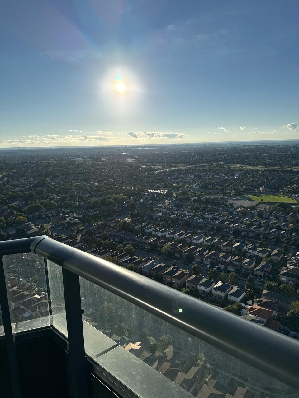 2 bed r condo with 2 parking spots 2