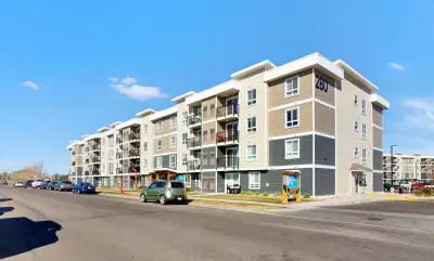 Pet-Friendly Three Bedroom Two Bath with In-suite Laundry for Re