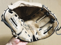 Vintage Sammy Sosa Replica Signature Easton Glove