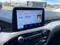 Experience the perfect blend of efficiency, technology, and comfort with the 2022 Ford Escape SEL Pl... (image 5)