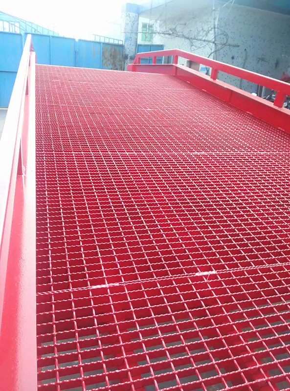 New Electric & Manual 22000 Lbs Loading Dock Ramp in Boat Parts, Trailers & Accessories in Calgary - Image 7