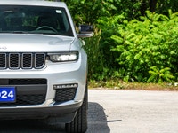 Memory Seat - Heated Seats - Heated Steering Wheel - 4x4 drivetrain for superior traction - Advanced... (image 6)