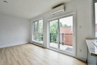 Renovated Akelius studio apartment for rent. Located near Av. Barclay in the Cote-des-Neiges neighbo... (image 6)