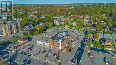 Luxury Downtown Living in Owen SoundIf youre looking for elegant, maintenance-free living in the hea...