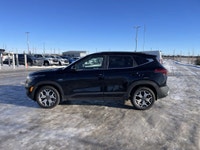 AMVIC Licensed Dealer | Keyless Entry | Touchscreen Infotainment | Smartphone Integration | Advanced... (image 4)