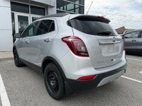 Rear view camera, apple carplay android auto, 6 way drivers power seat, 10 air bags, and much more!... (image 1)
