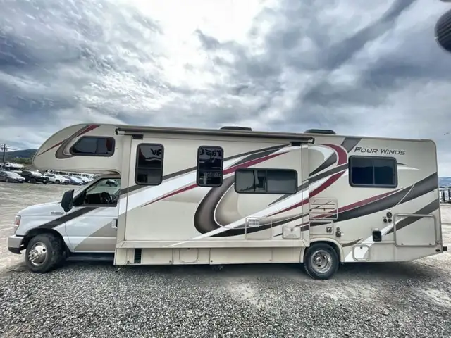 2020 Thor Motor Coach Chateau 28Z in RVs & Motorhomes in Kamloops - Image 6