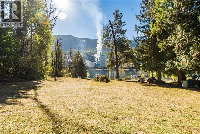 3788 Broadwater Road Castlegar, British Columbia in Houses for Sale in Nelson - Image 31